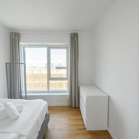 Luxurios 3-bed W Balcony And Great Views *