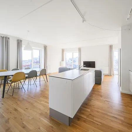 Apartment Luxurios 3-bed W Balcony And Great Views *
