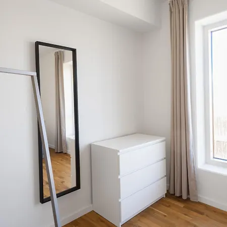 Luxurios 3-bed W Balcony And Great Views